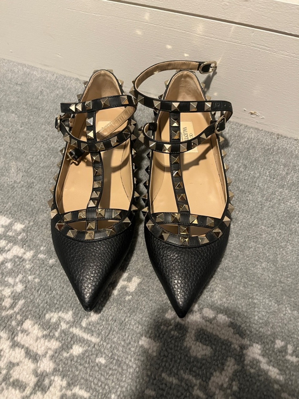 Valentino Garavani Black Rockstud Pointed T-Strap Flats